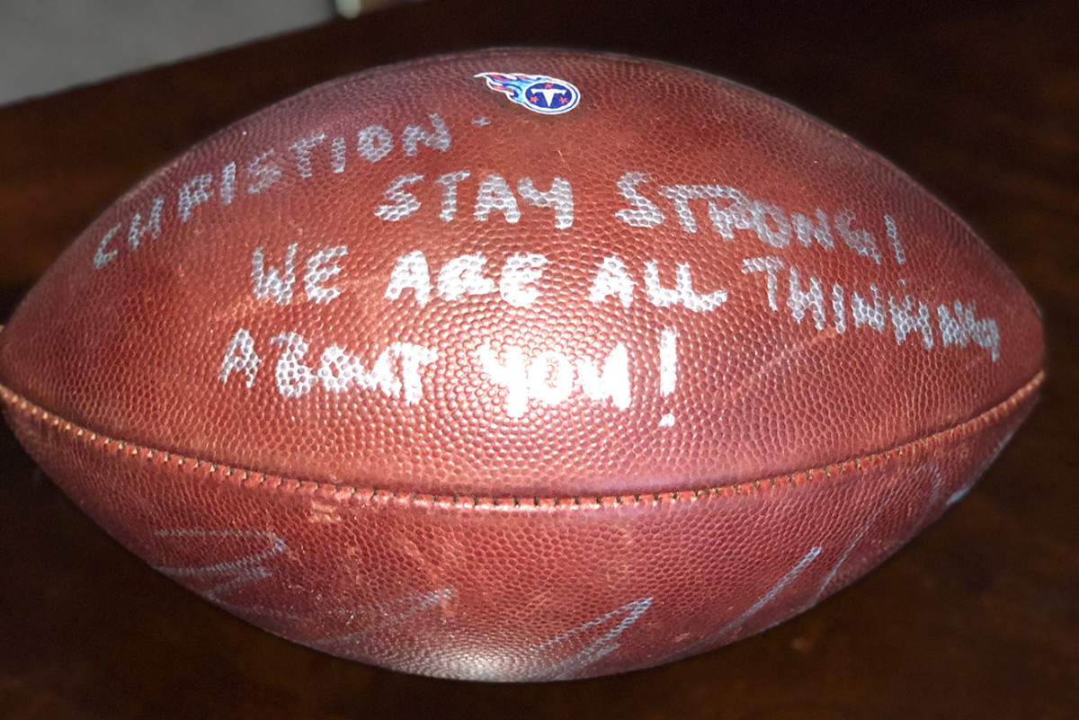 Marcus Mariota had a message for Abercrombie on behalf of the Titans.