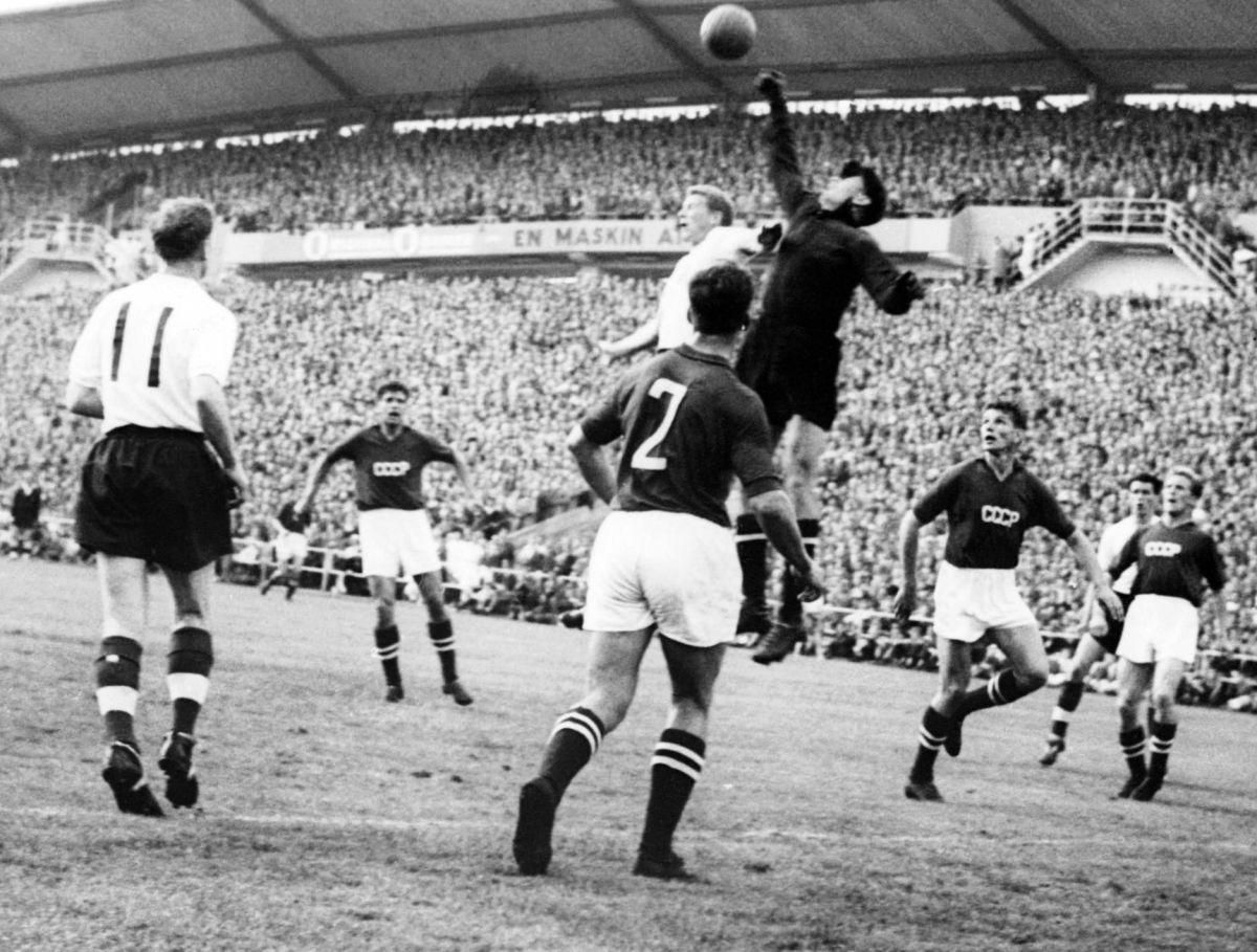 world-cup-1958-england-ussr-kj02-bio-yachine-5c9cec3392700c3fd0000001.jpg