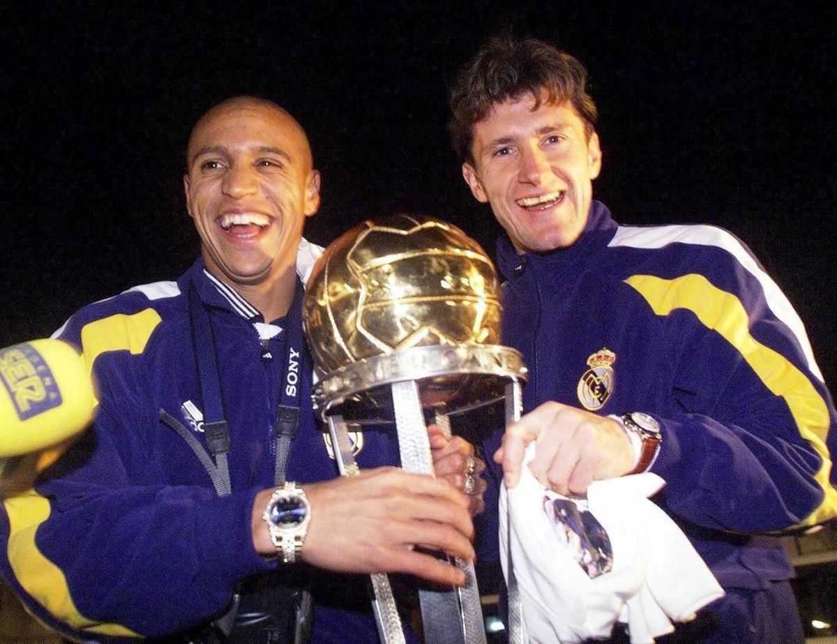 brazilian-roberto-carlos-l-and-teammate-croatia-5c3f1a73fbf3846710000004.jpg