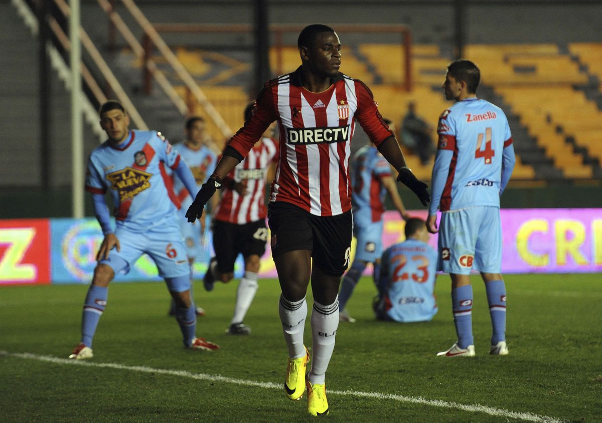 arsenal-fc-v-estudiantes-de-la-plata-torneo-inicial-2013-5d1497e3c8a4a70d9e000021.jpg