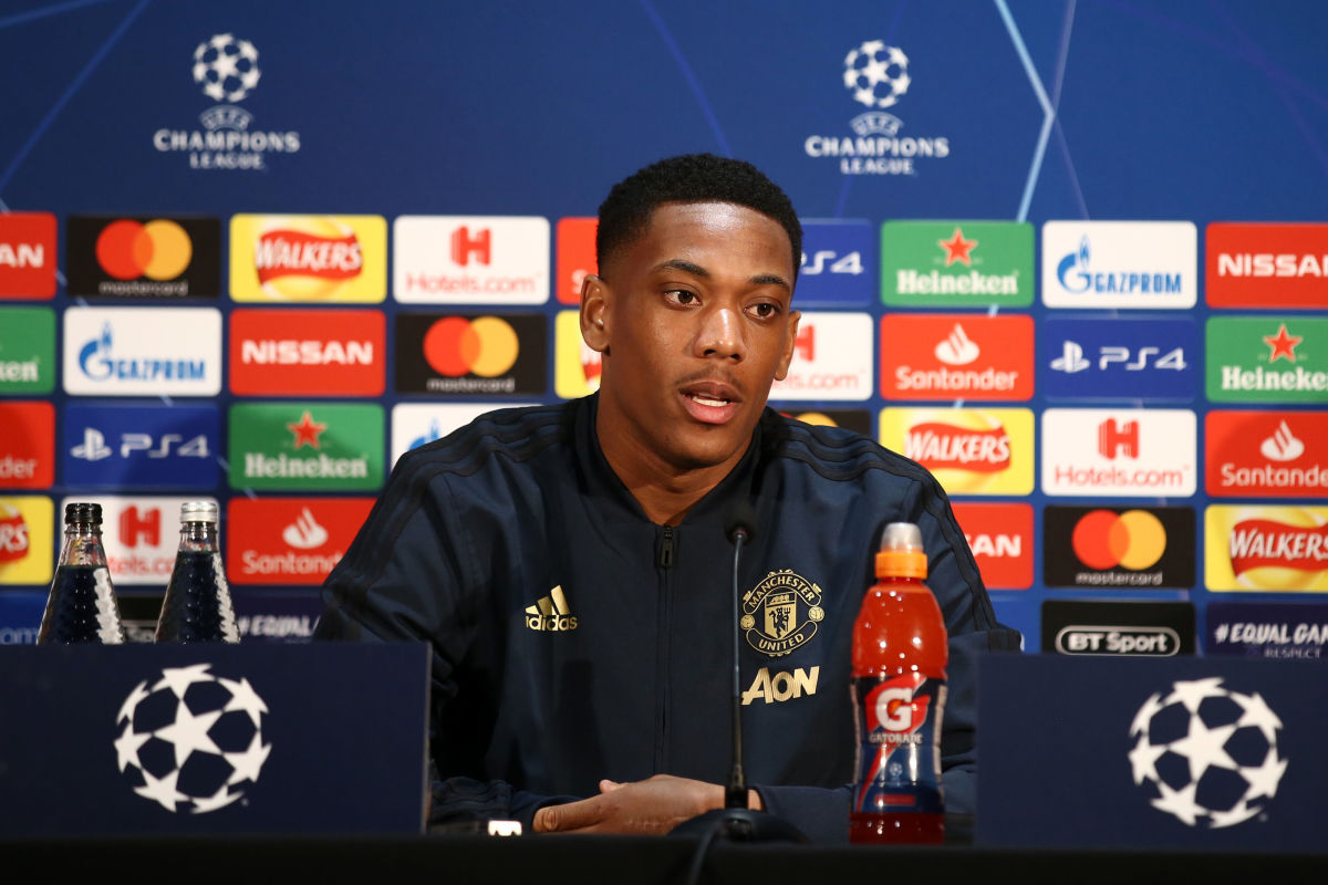 manchester-united-training-and-press-conference-5c62b20f4cbca946e5000003.jpg