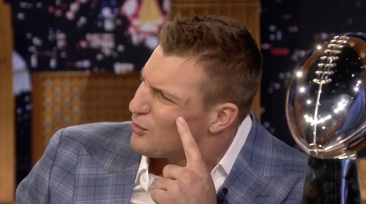 patriots-super-bowl-parade-rob-gronkowski-beer-can-jimmy-fallon-story-video.png