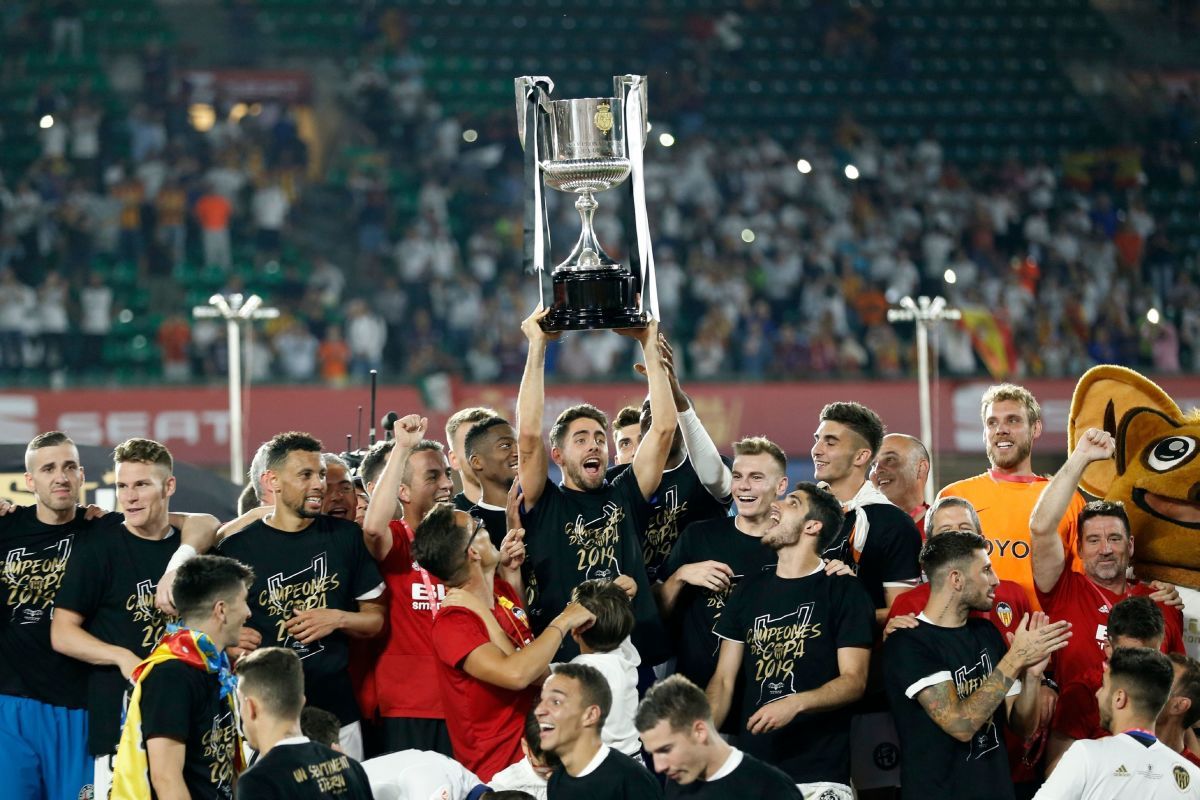 fbl-esp-cup-barcelona-valencia-5cea7313b8544dcfbf000001.jpg