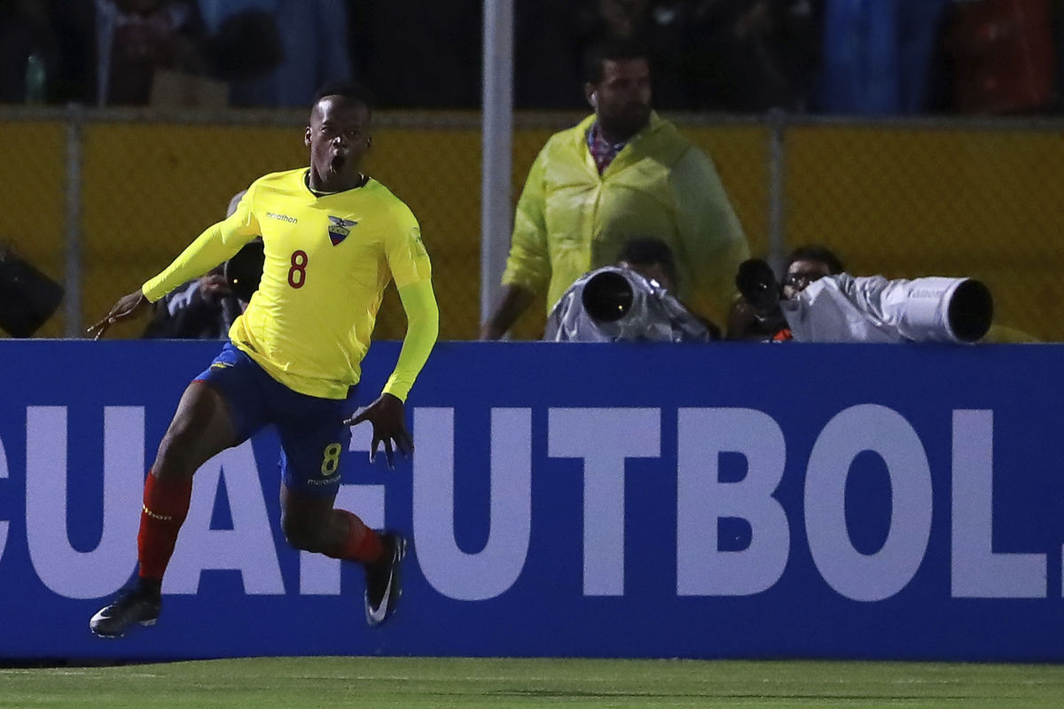 ecuador-v-argentina-fifa-2018-world-cup-qualifiers-5cff2b792e344fe8db000001.jpg