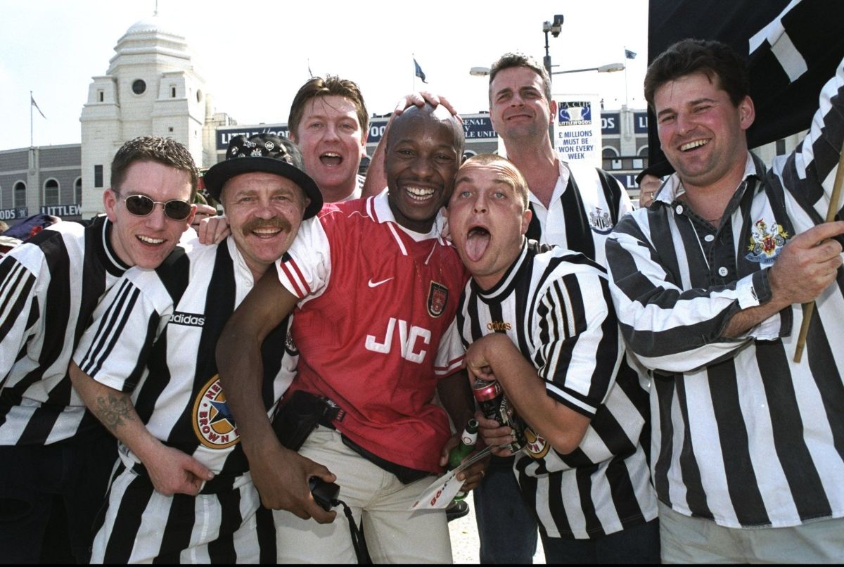 arsenal-and-newcastle-united-fans-5c654f54797940c60e000003.jpg
