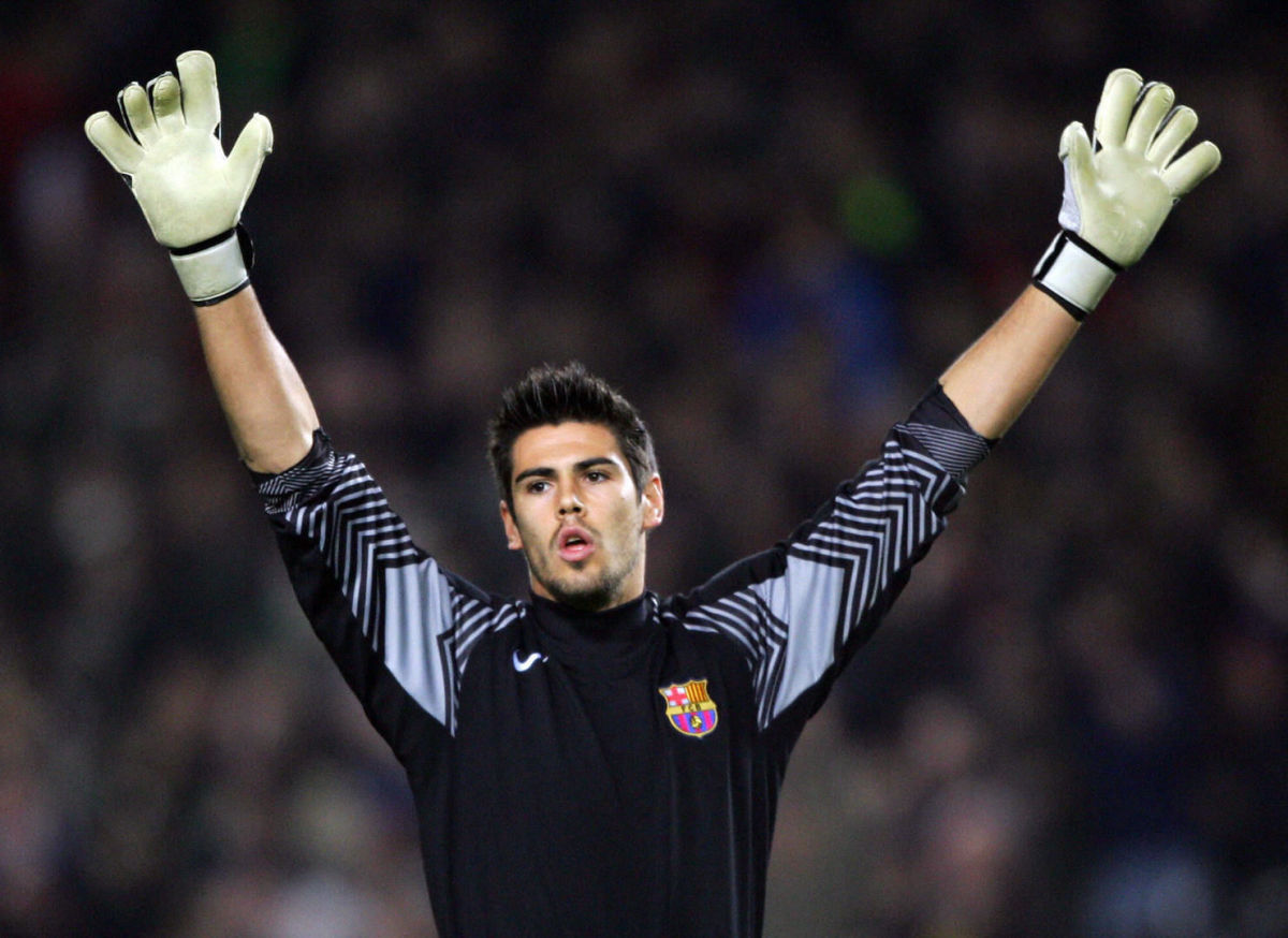 barcelona-s-goalkeeper-victor-valdes-cel-5c7e5f74d53100f2a3000001.jpg