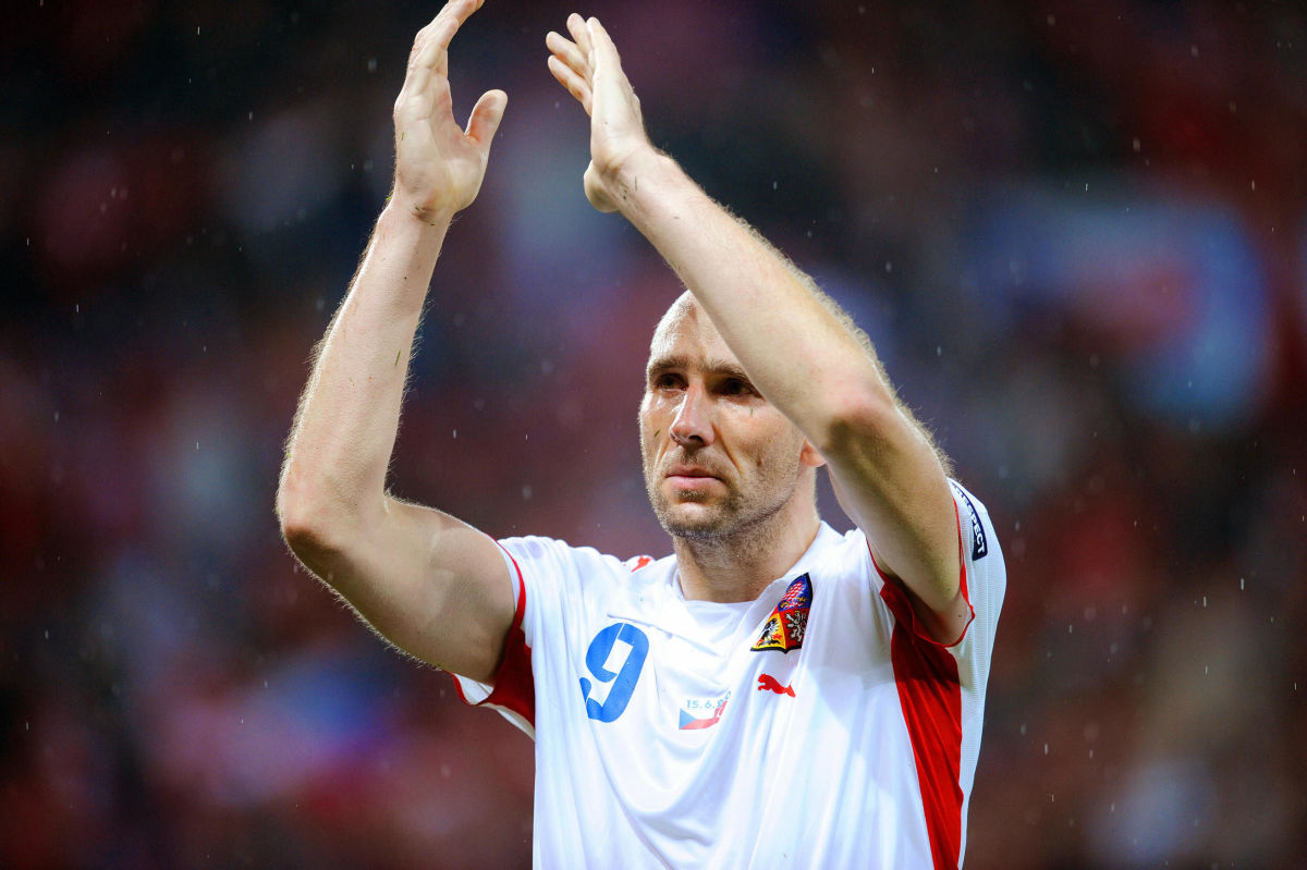 czech-forward-jan-koller-applauds-suppor-5d2fa429abacde2ec9000001.jpg