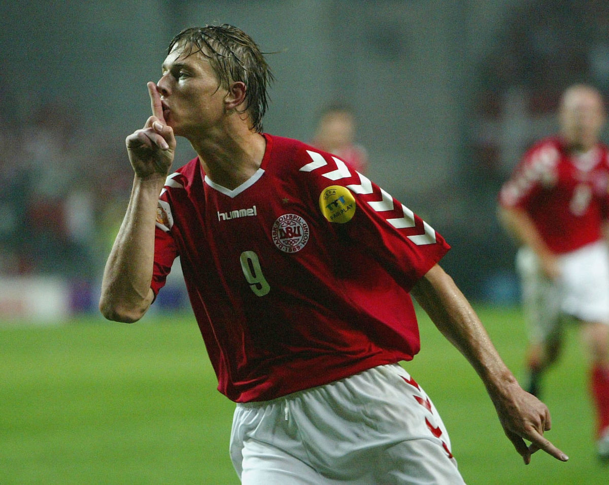 euro-2004-denmark-v-sweden-5d2f9e52abacdeb4a4000001.jpg
