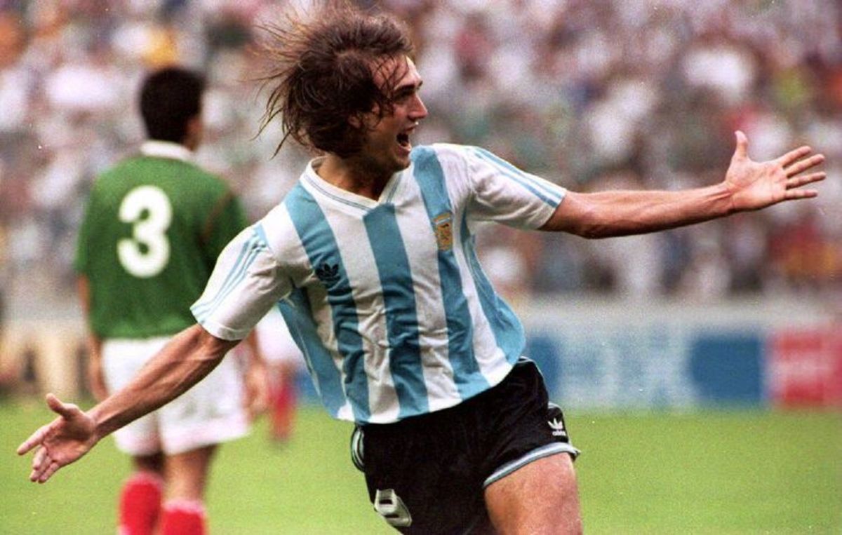 argentinian-soccer-player-gabriel-batistuta-raises-5d2fa2f15392929106000001.jpg