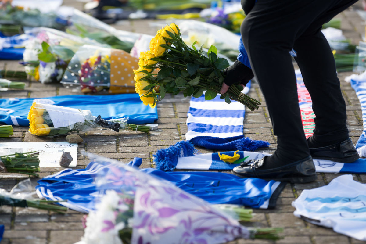tributes-are-made-to-cardiff-city-s-missing-footballer-as-search-for-plane-is-called-off-5c4f3e7ad6327c2067000003.jpg