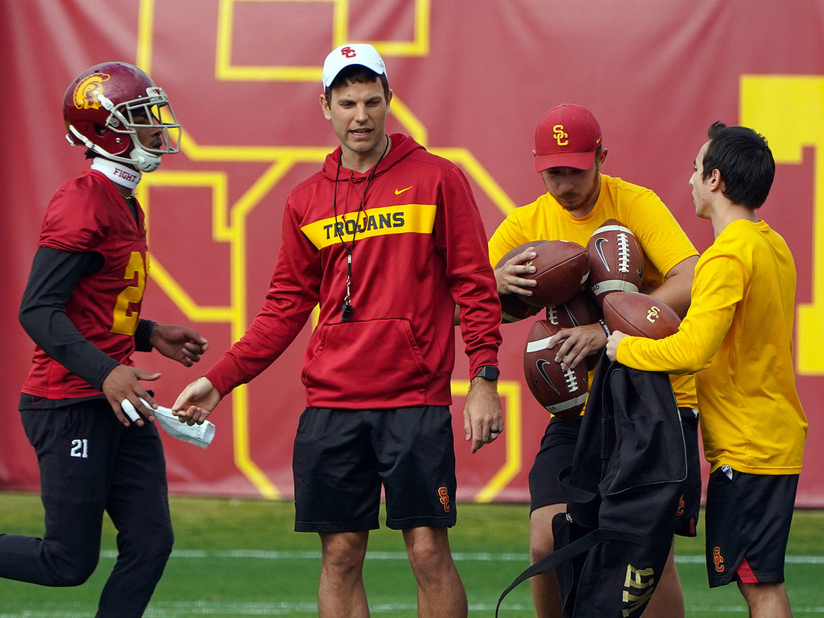 usc-graham-helton-air-raid-offense.jpg