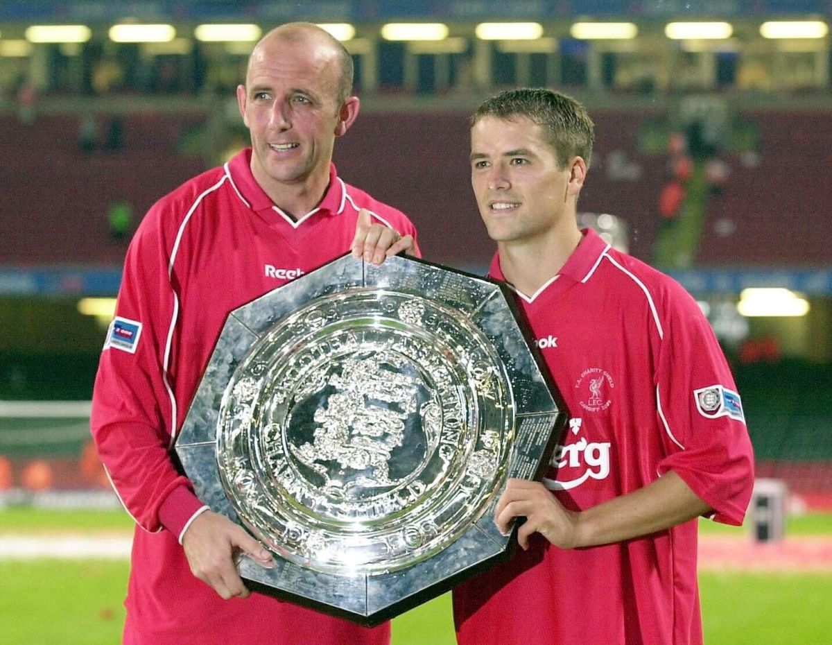liverpool-s-gary-mcallister-l-and-michael-owen-c-5d4199ceade6afc966000001.jpg