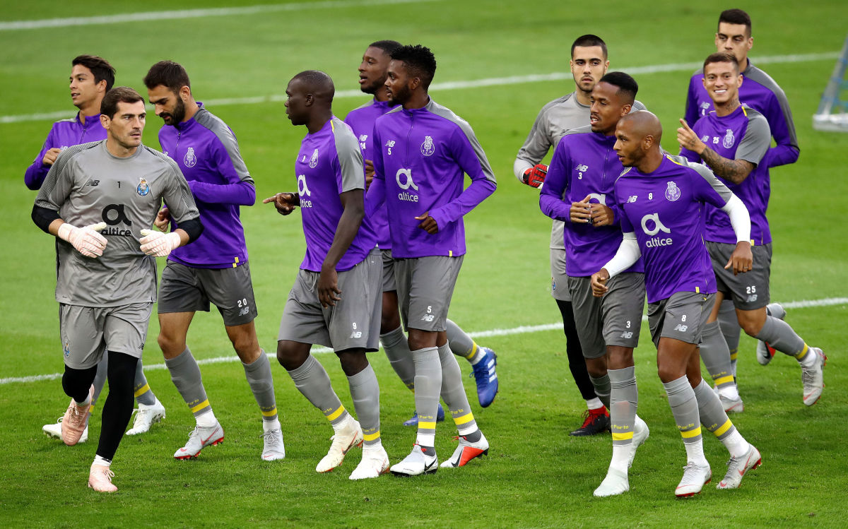fc-porto-training-session-and-press-conference-5c9fc00fdb50dbf741000001.jpg