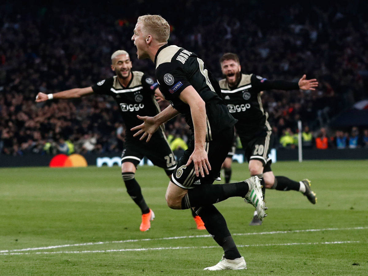 van-de-beek-goal-ajax-tottenham-ucl.jpg