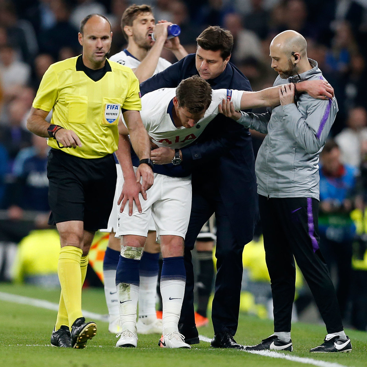 vertonghen-injured-tottenham-ajax-ucl.jpg