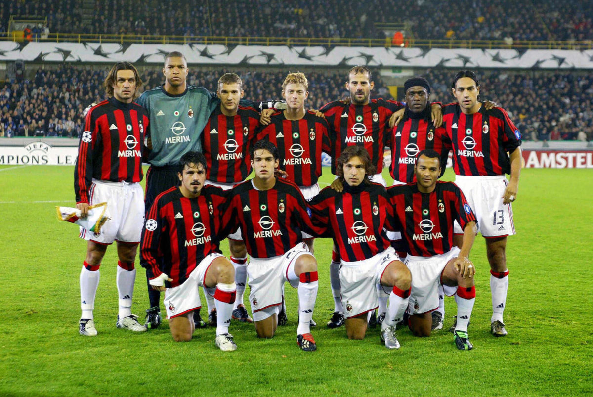 milan-s-players-pose-for-a-team-picture-5c978871ed2605e9ce000001.jpg