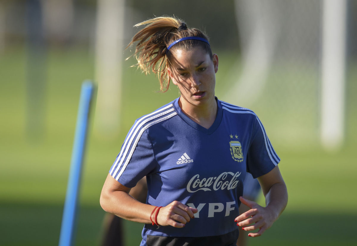 argentina-women-training-session-5cfe755a64331aad1d000001.jpg