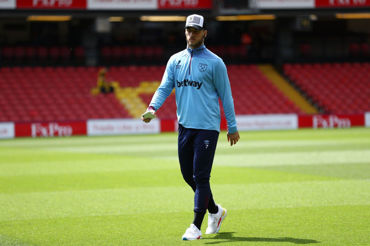 watford-fc-v-west-ham-united-premier-league-5d1c6783ca8df6af6f000021.jpg