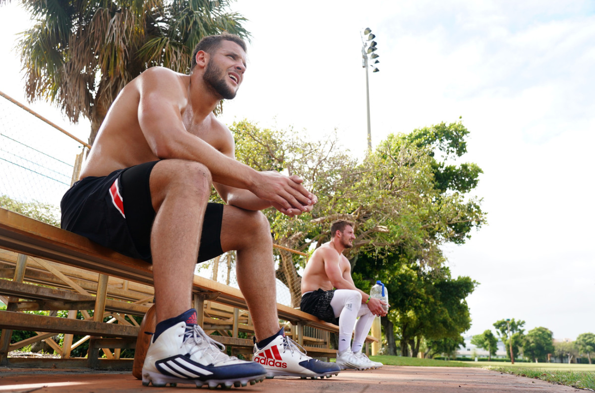 nick-bosa-joey-bosa-workout-rest.jpg