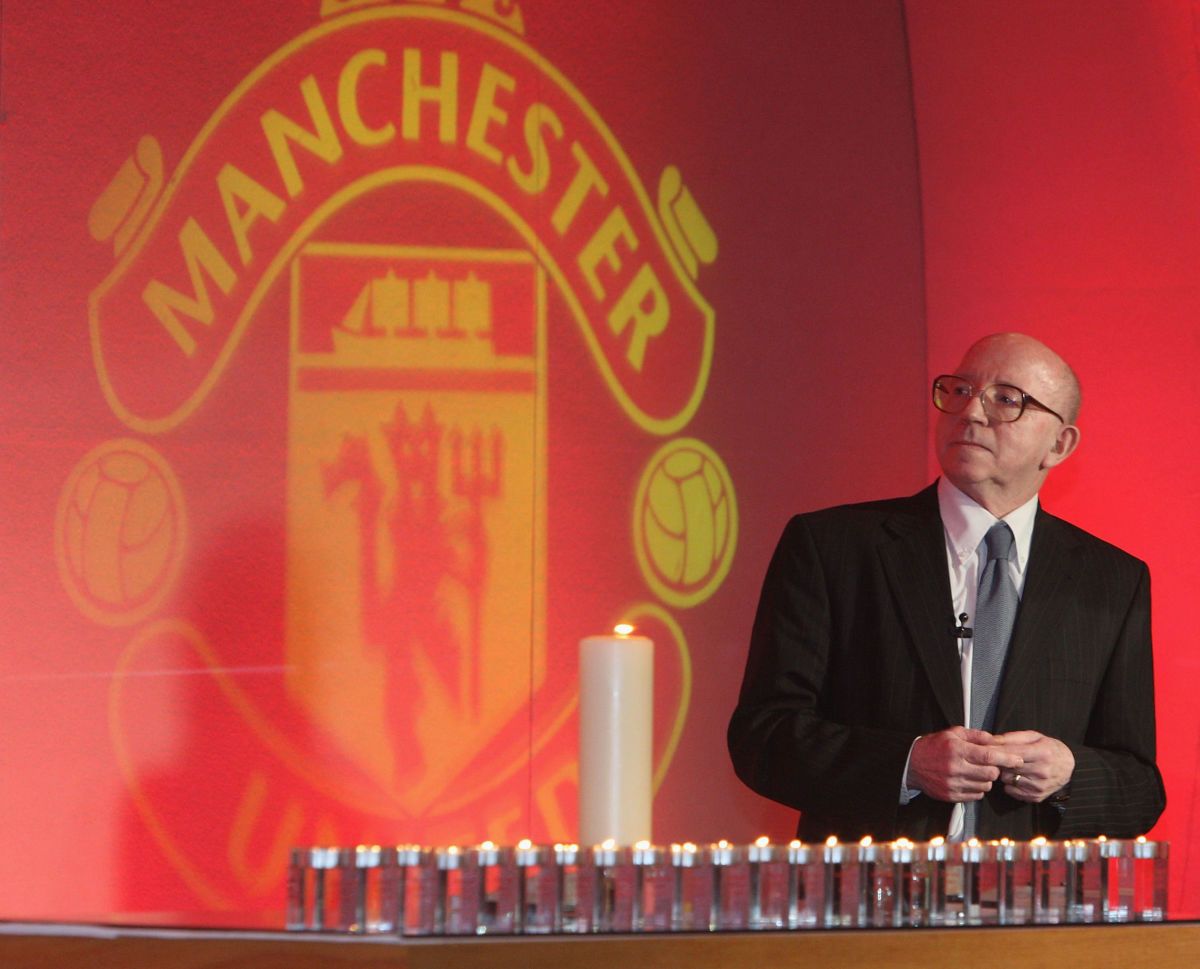 manchester-united-marks-50th-anniversary-of-munich-air-disaster-5c90d4e853f9e30d9f000001.jpg