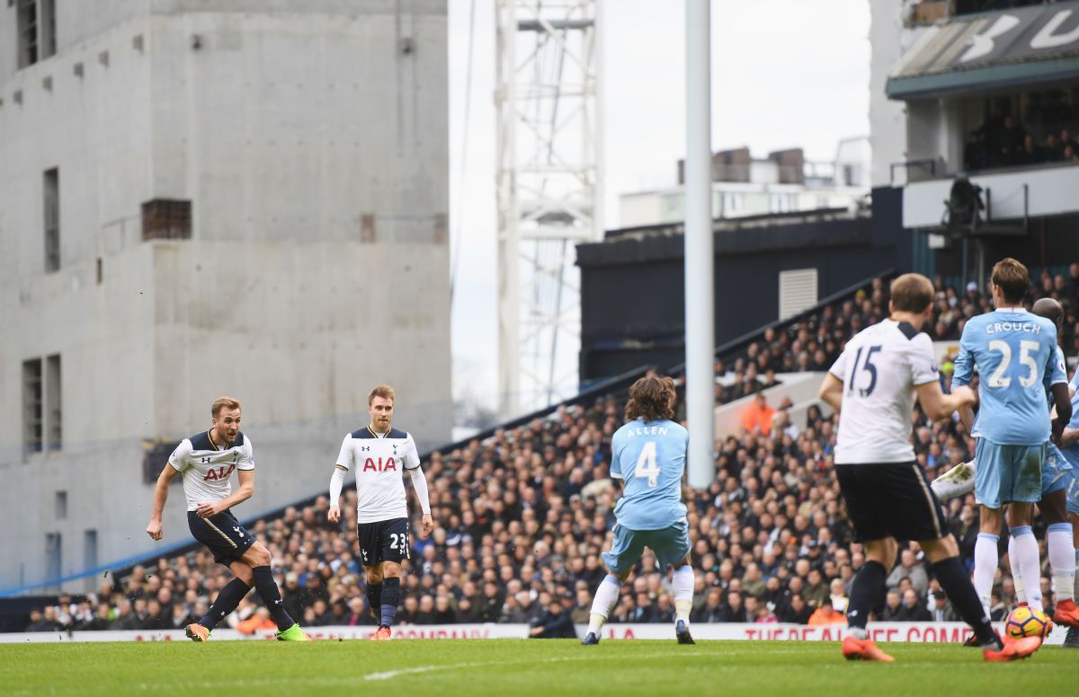 tottenham-hotspur-v-stoke-city-premier-league-5c93a5f4dfd9d33350000003.jpg
