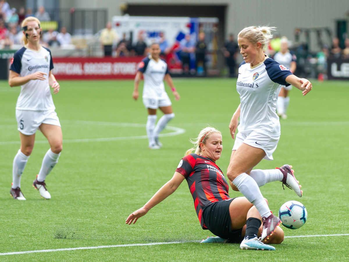 thorns-courage-nwsl-shield-race.jpg