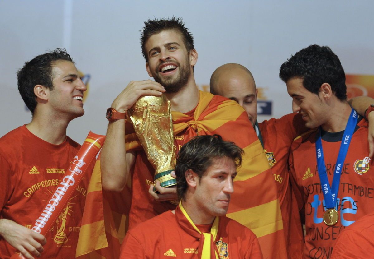 spain-s-defender-gerard-pique-2ndl-hug-5d66aae3badfd65f17000001.jpg