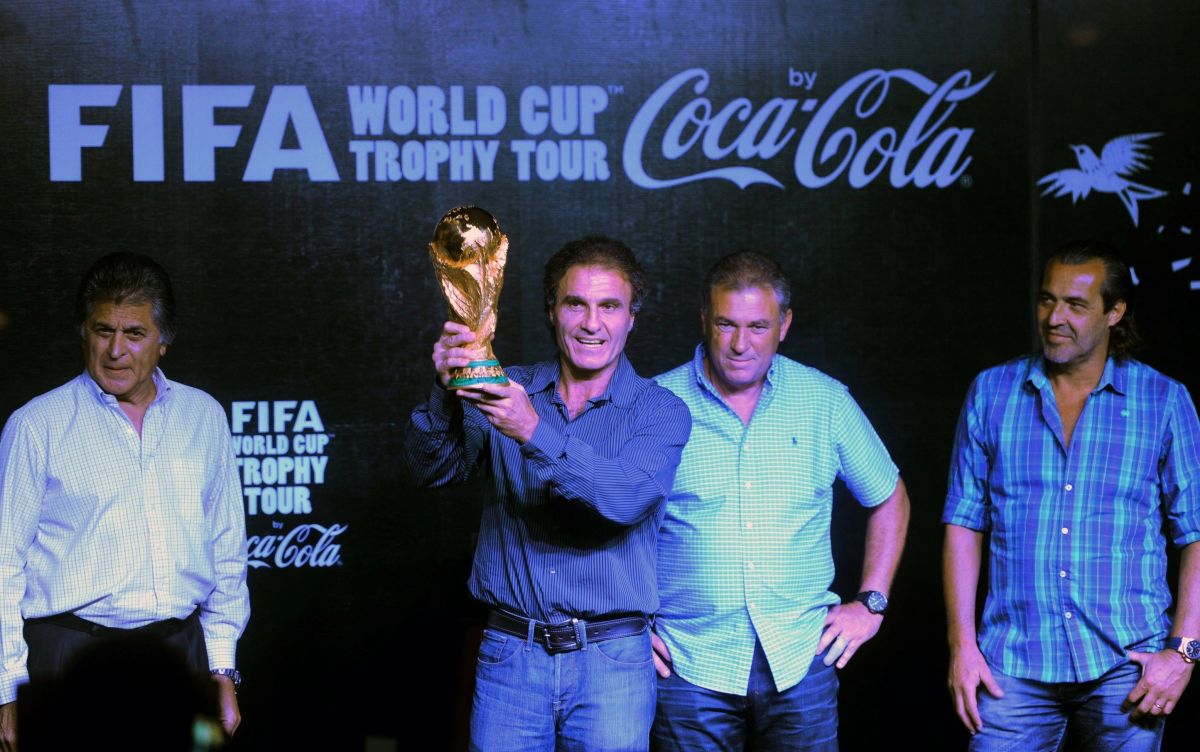 fbl-wc2014-argentina-trophy-5c471123e04b228b1500000f.jpg