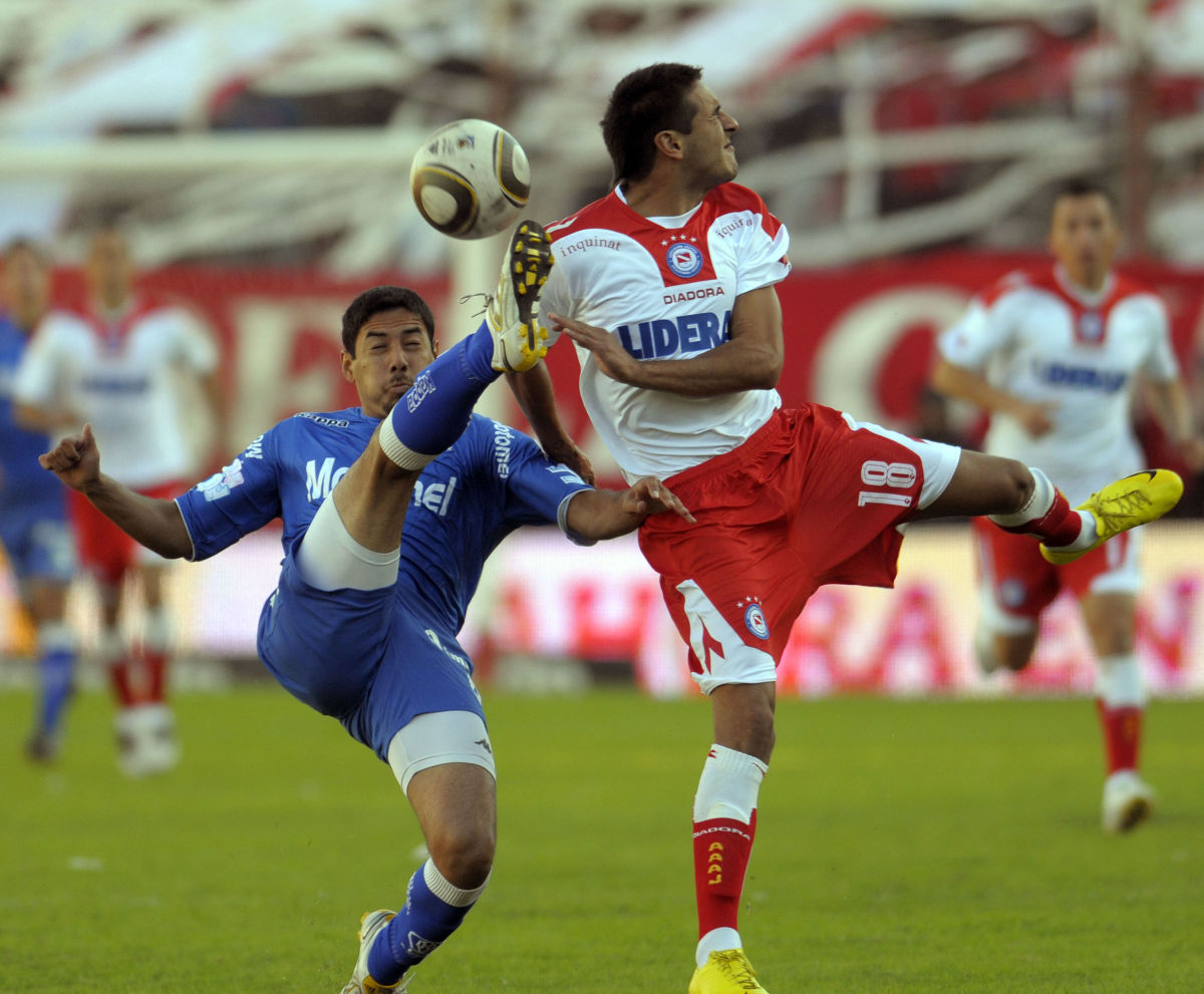 huracan-v-argentinos-juniors-5d135a3a025540ff0d000001.jpg