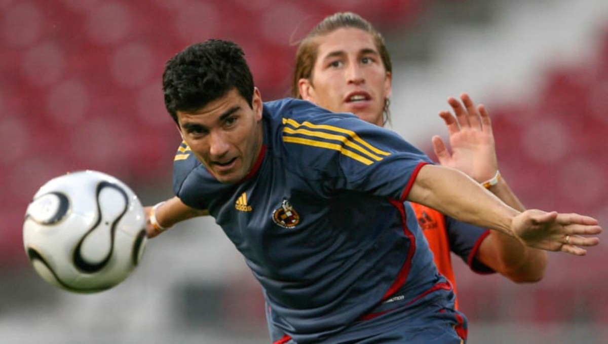 spanish-midfielder-jose-antonio-reyes-l-5cf26c17925644cca1000003.jpg