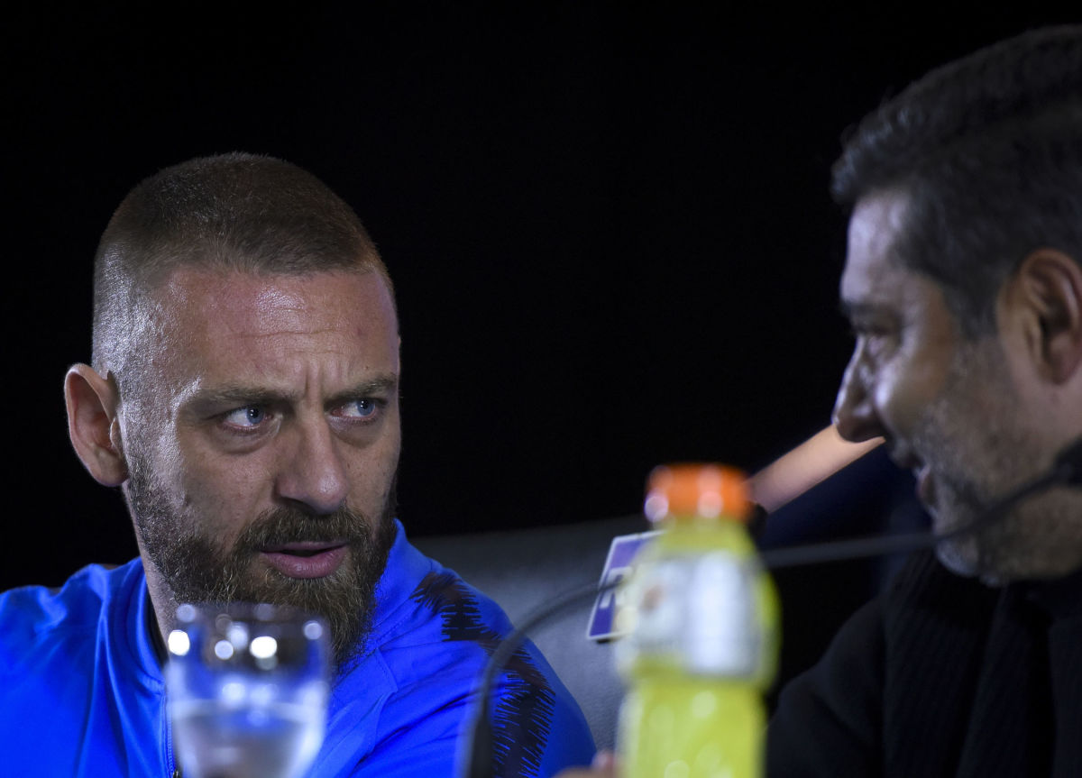 boca-juniors-unveils-new-signing-daniele-de-rossi-5d40b77b709c995c72000079.jpg