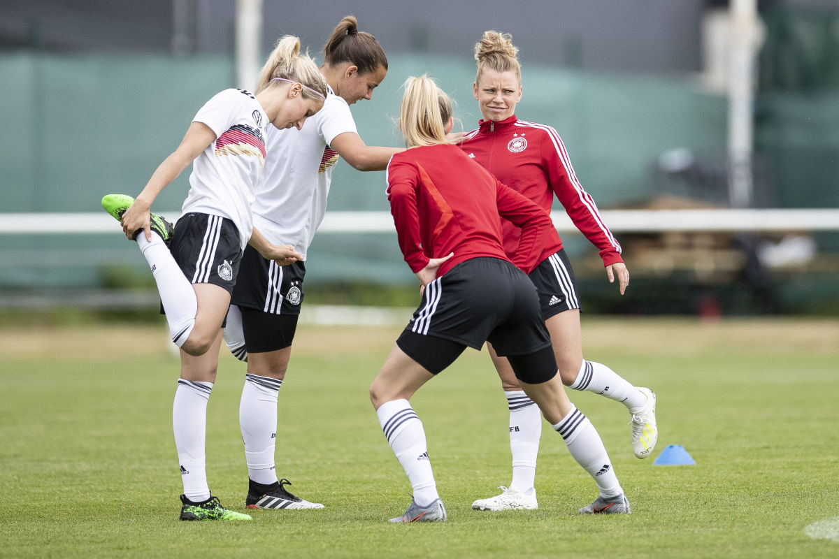 germany-press-conference-training-fifa-women-s-world-cup-france-2019-5cf7e7fd81ecec0121000001.jpg