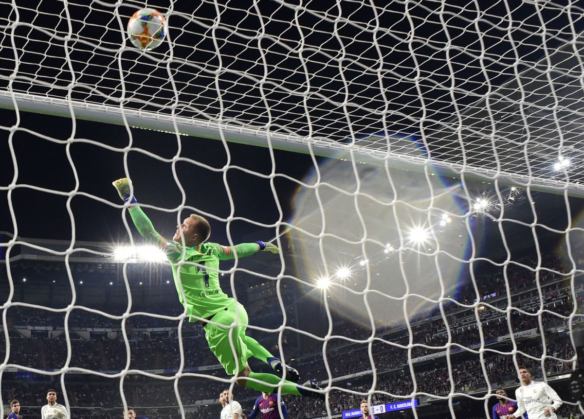 fbl-esp-cup-real-madrid-barcelona-5cf2317a9256443f71000001.jpg