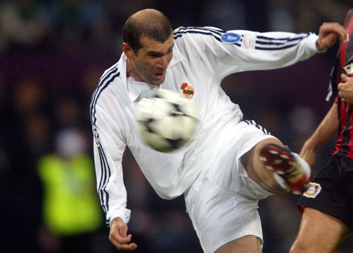 real-madrid-s-zinedine-zidane-shoots-to-score-the-5ca47d8064509bd345000003.jpg