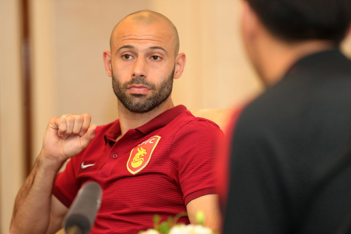 fbl-chn-asia-mascherano-5d25e706ba02199e8a00001c.jpg