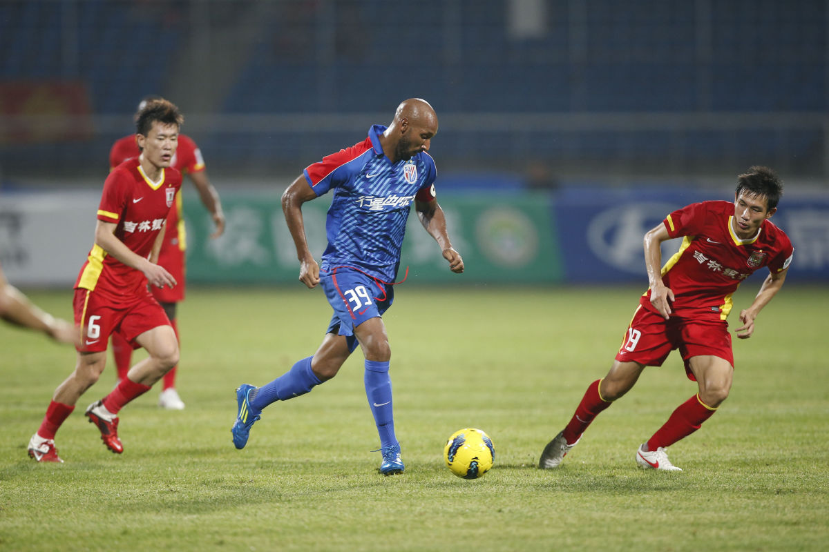french-striker-nicolas-anelka-of-shangha-5d25e53cba0219a93c000003.jpg
