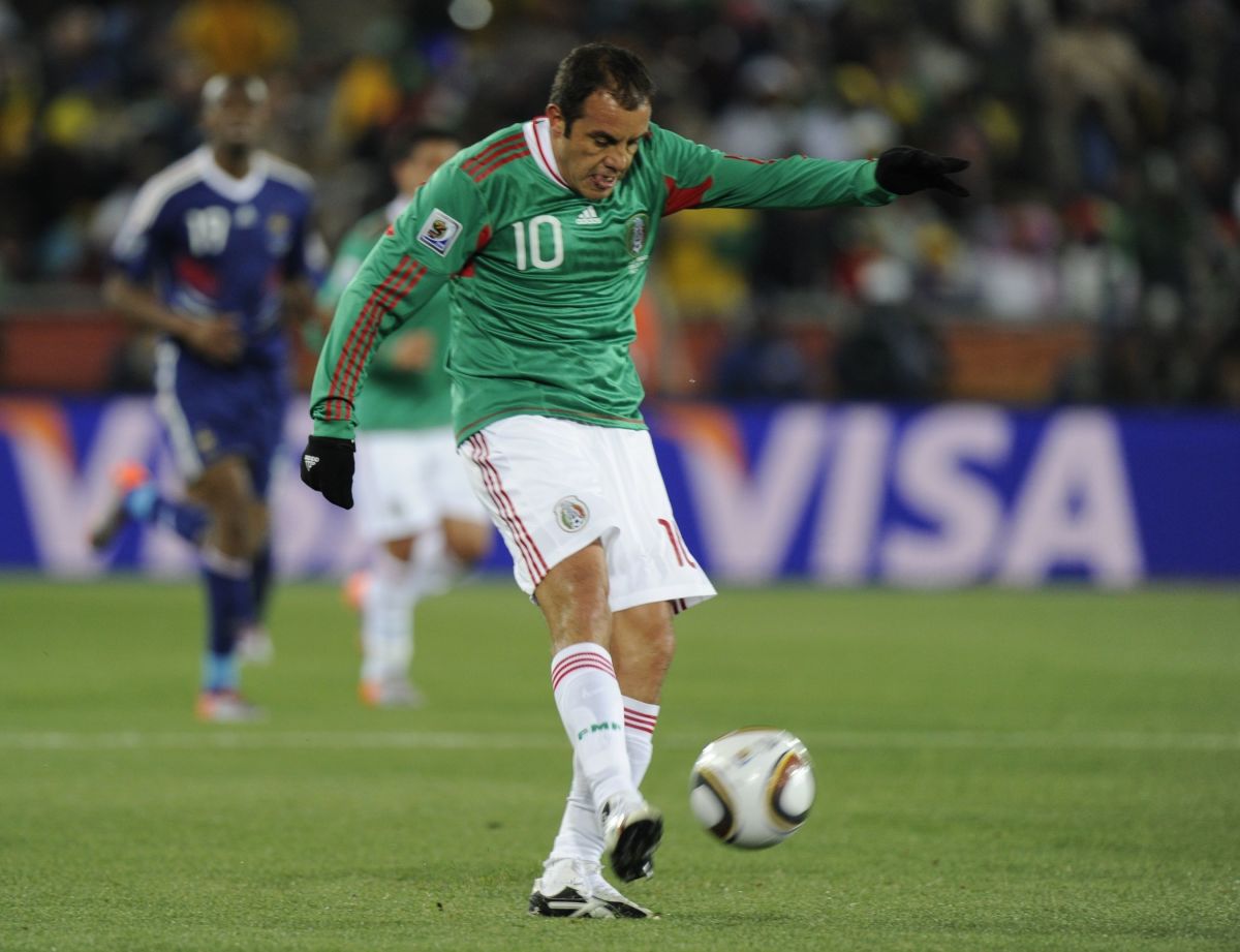mexico-s-striker-cuauhtemoc-blanco-kicks-5d2094244d7341ccac000001.jpg