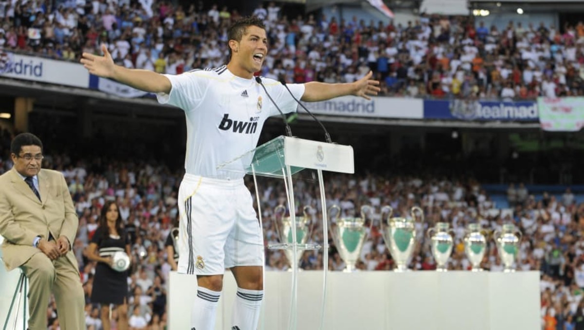Dokter Maori Lichaam On This Day in 2009: Cristiano Ronaldo Signs for Real Madrid from  Manchester United - Sports Illustrated