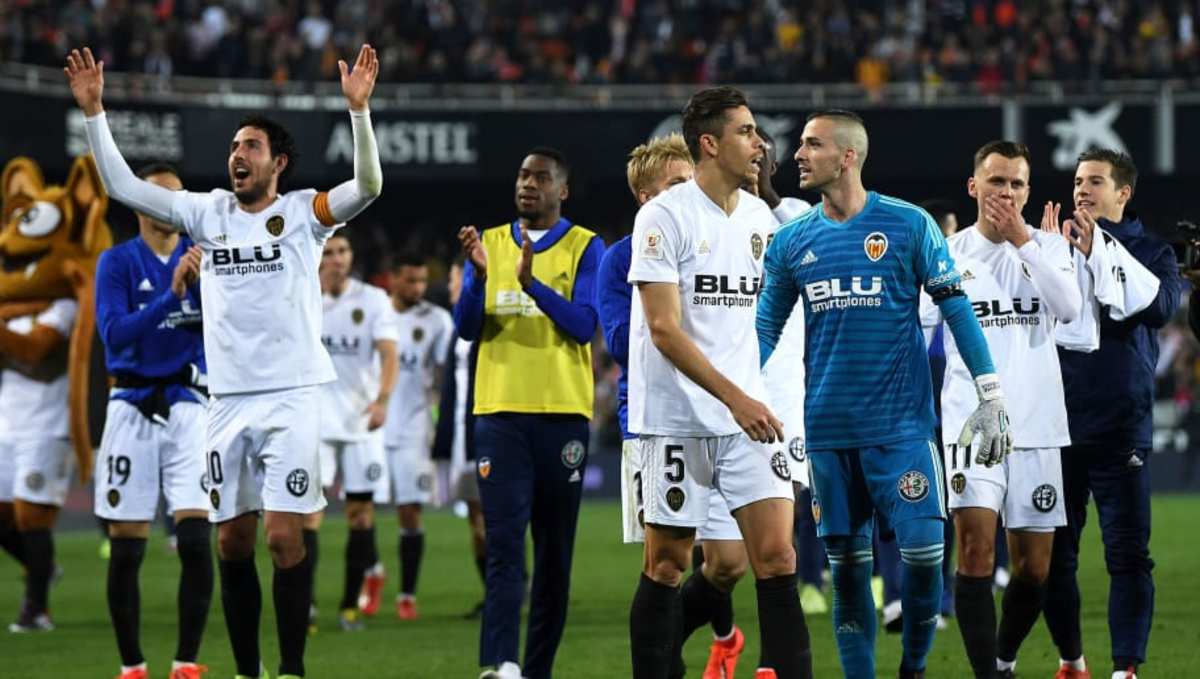 La multitudinaria fiesta en Mestalla después del pase del ...