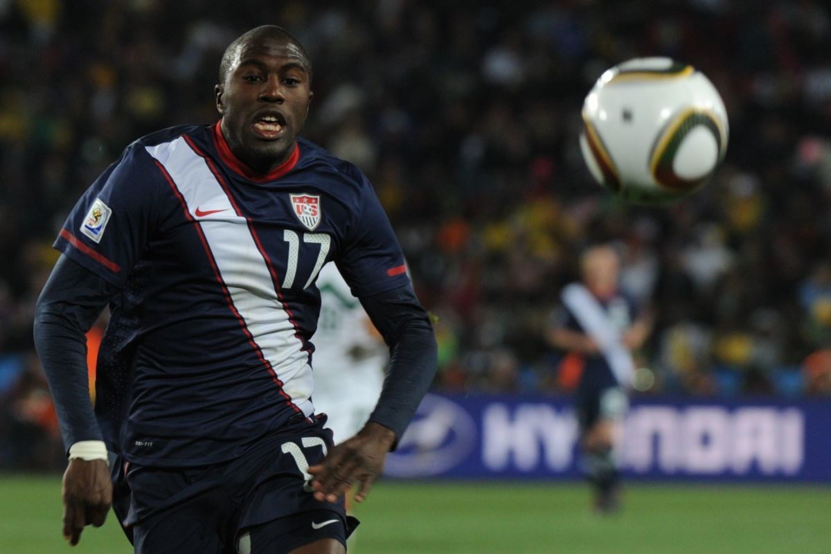 us-striker-jozy-altidore-runs-for-the-ba-5cb471eaf7bac46ba0000022.jpg