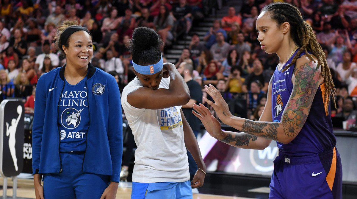 griner_scared_of_deshields_as_collier_smiles.jpg