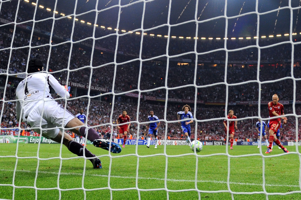 chelsea-s-czech-goalkeeper-petr-cech-l-5cadff2010a1565a7c000001.jpg