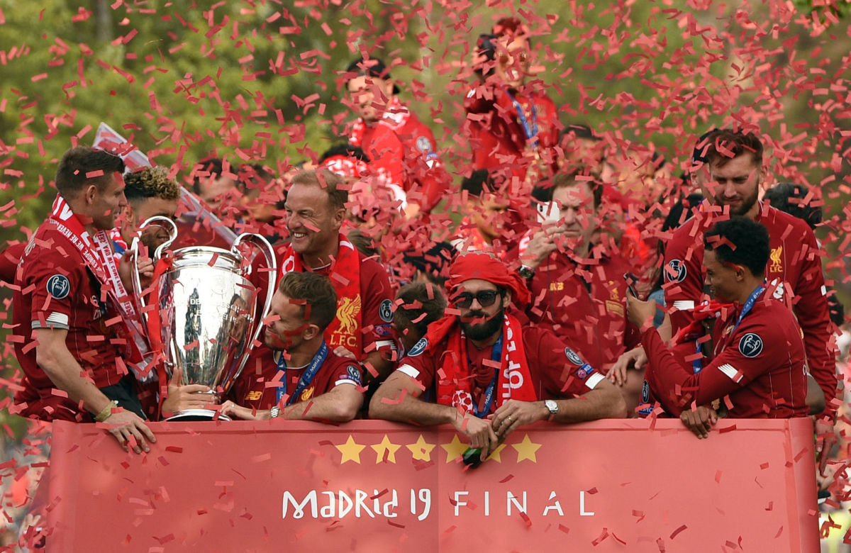 fbl-eur-c1-eng-liverpool-trophy-parade-5cf40e0bad4974977a000001.jpg