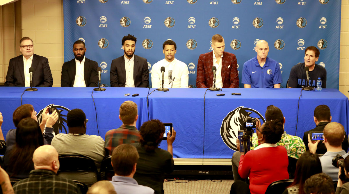 mavs-presser-porzingis.jpg