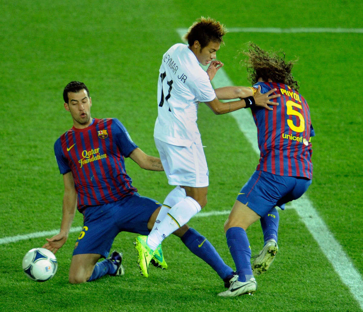 santos-fc-forward-neymar-c-battles-for-5d2460d720503c7162000001.jpg