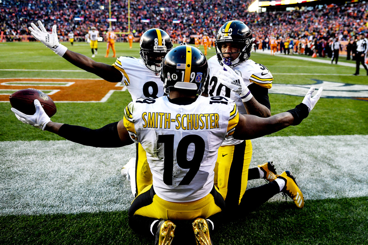 Smith-Schuster was looking up to Brown (left) even before he became a Steeler.