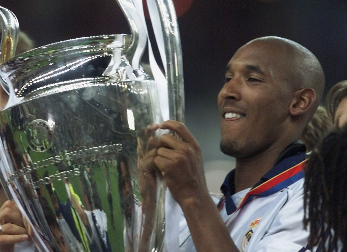 french-forward-of-real-madrid-nicolas-anelka-holds-5d0eb6946659bd9be5000001.jpg