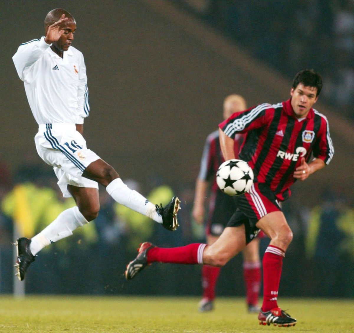 fussball-cl-finale-2002-bayer-04-leverkusen-5d1263880255401b89000001.jpg