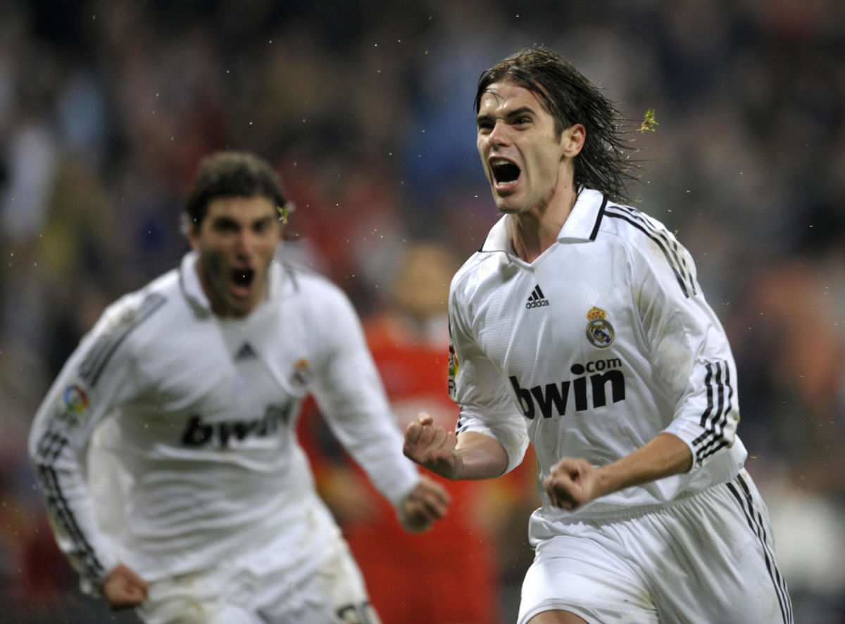 real-madrid-s-argentinian-fernando-gago-5d12600291de101f51000001.jpg