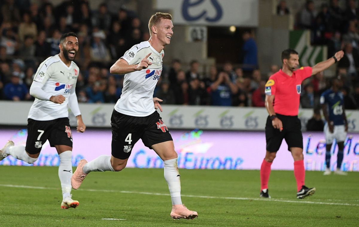 fbl-fra-ligue1-strasbourg-amiens-5d4c493052e35f9759000001.jpg